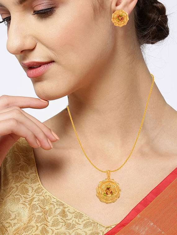 women gold plated pendant with earrings set - 19696633 - Standard Image - 4