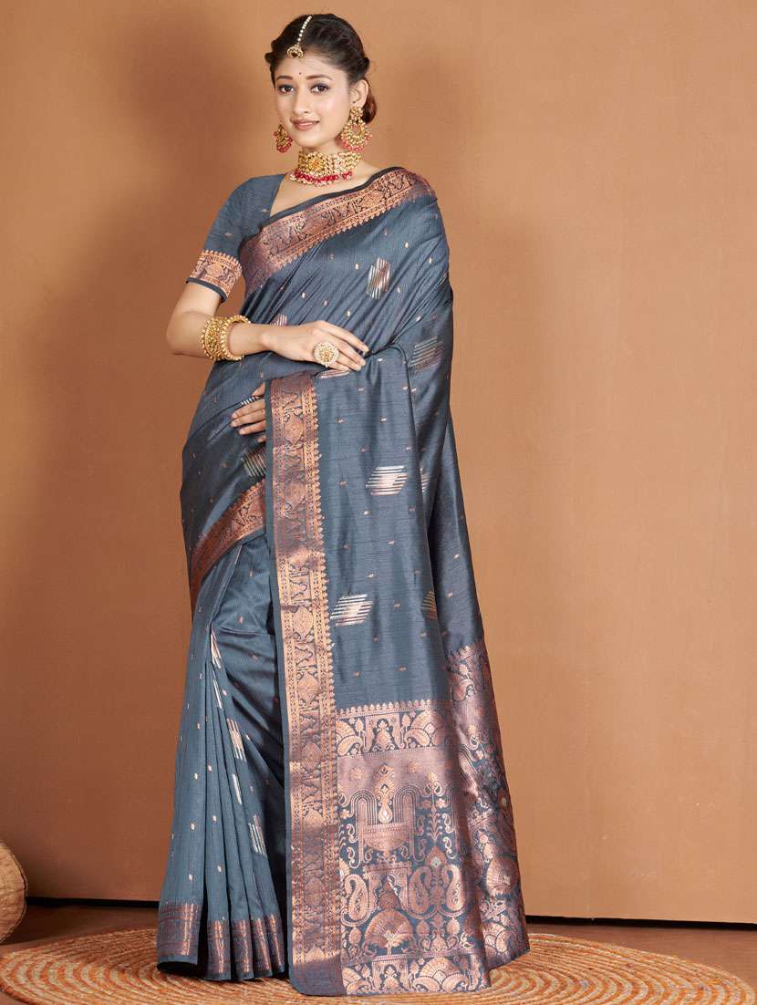 women self design bordered saree with blouse