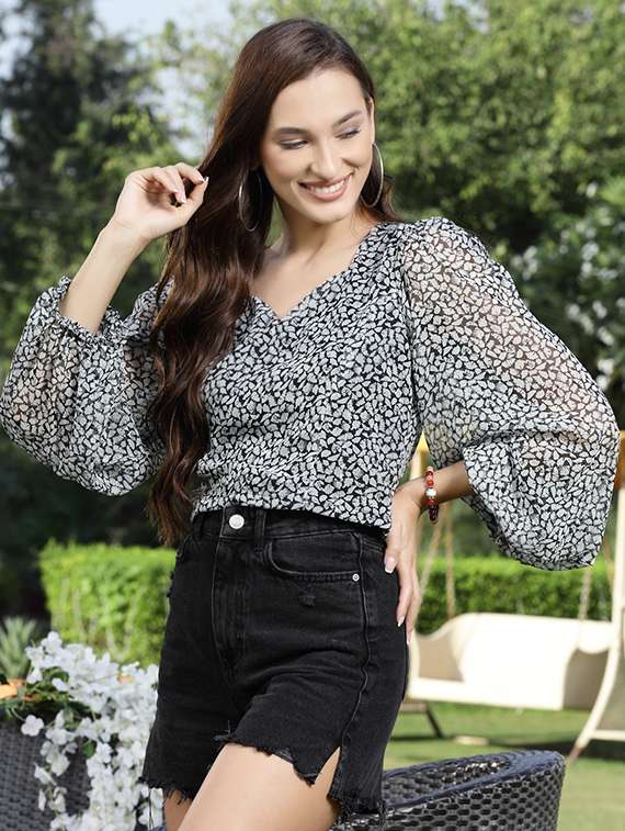 women's crop sweetheart neck top