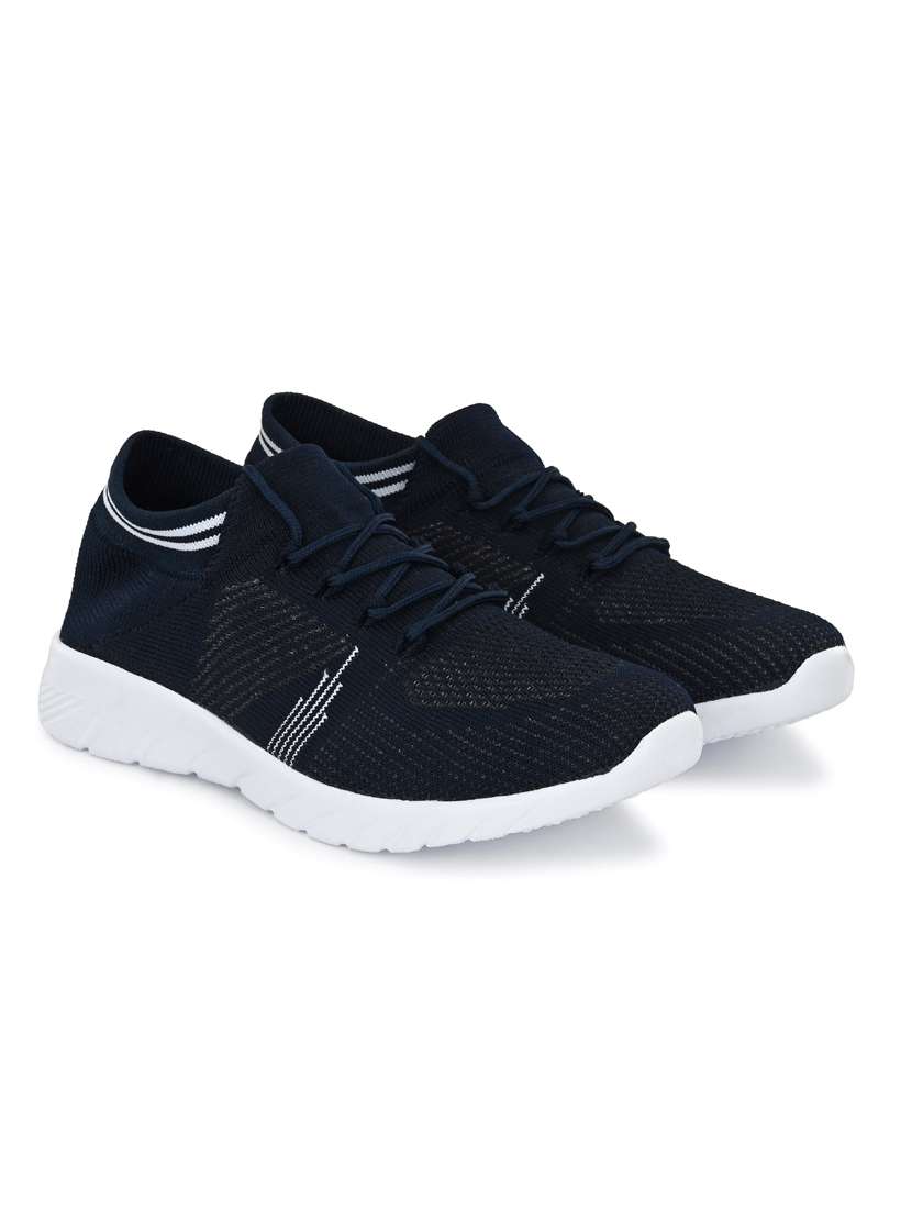 men navy blue sport shoe