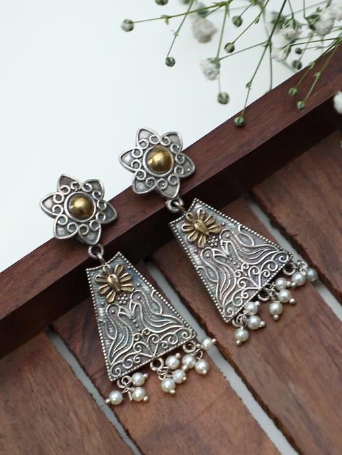 gold brass studs earring - 19740170 -  Standard Image - 0