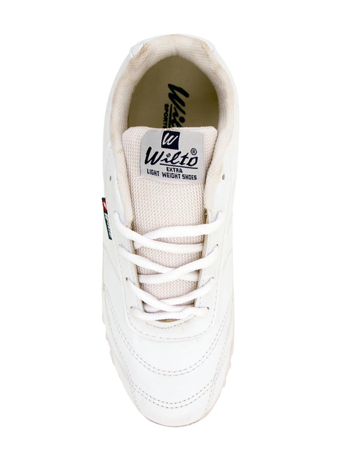 men lace up sports shoes - 19790713 - Standard Image - 4