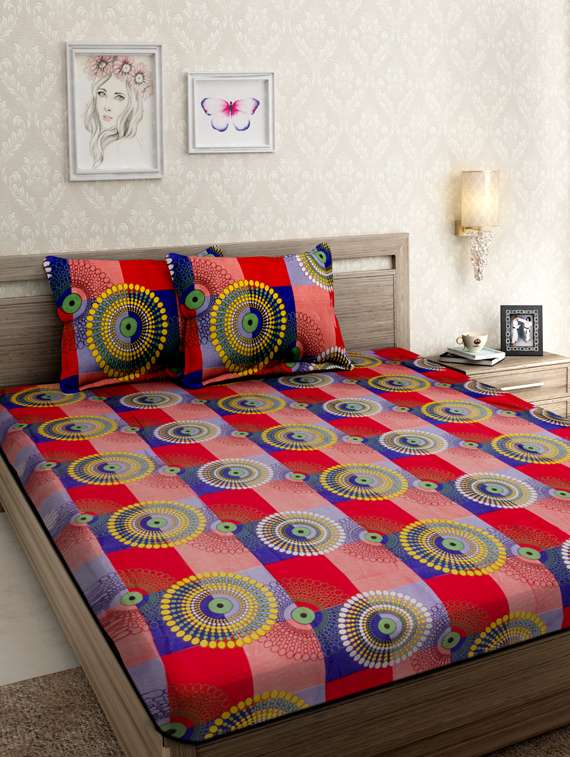 geometric printed double bedsheet with 2 pillow covers