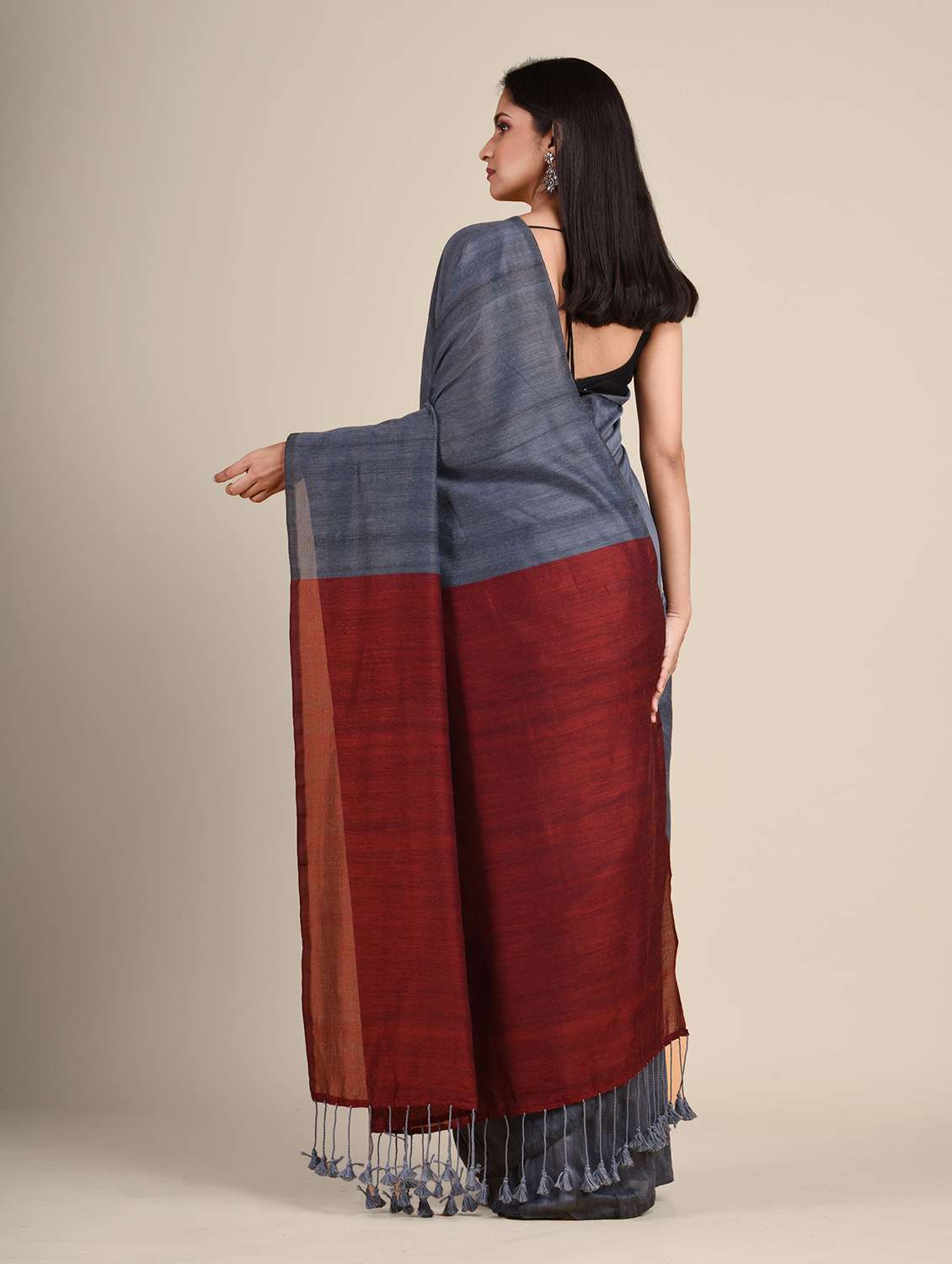 women's solid grey colored saree with blouse - 19866143 -  Standard Image - 1