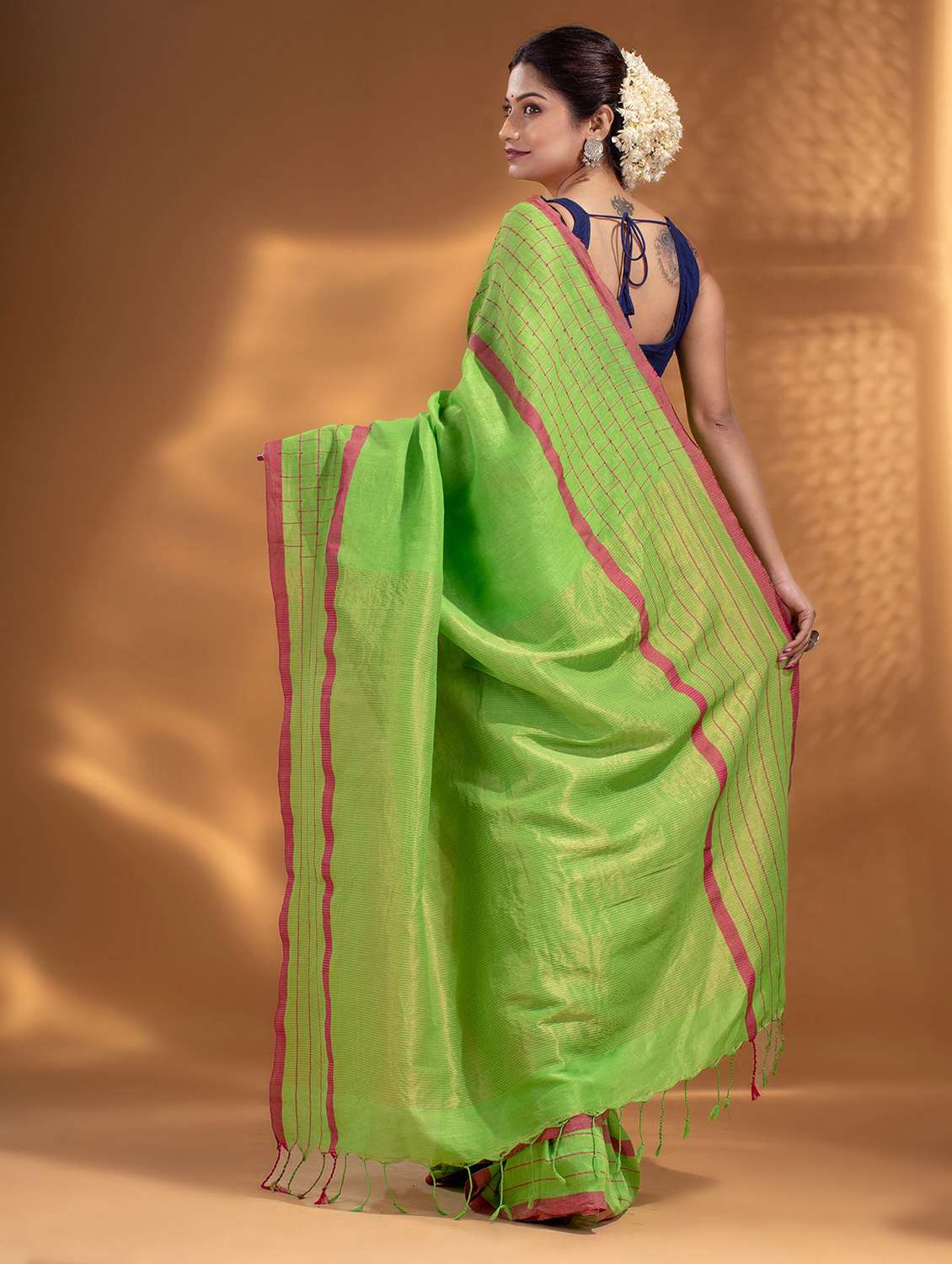 green self design woven saree with blouse - 19866226 -  Standard Image - 1