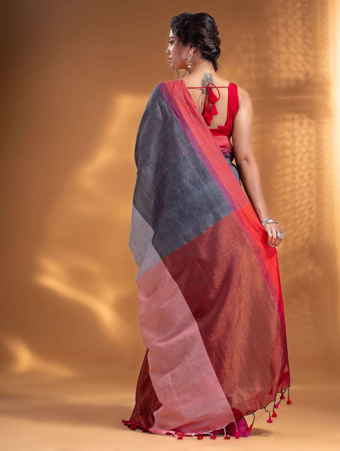 grey self design woven saree with blouse - 19866246 - Standard Image - 1