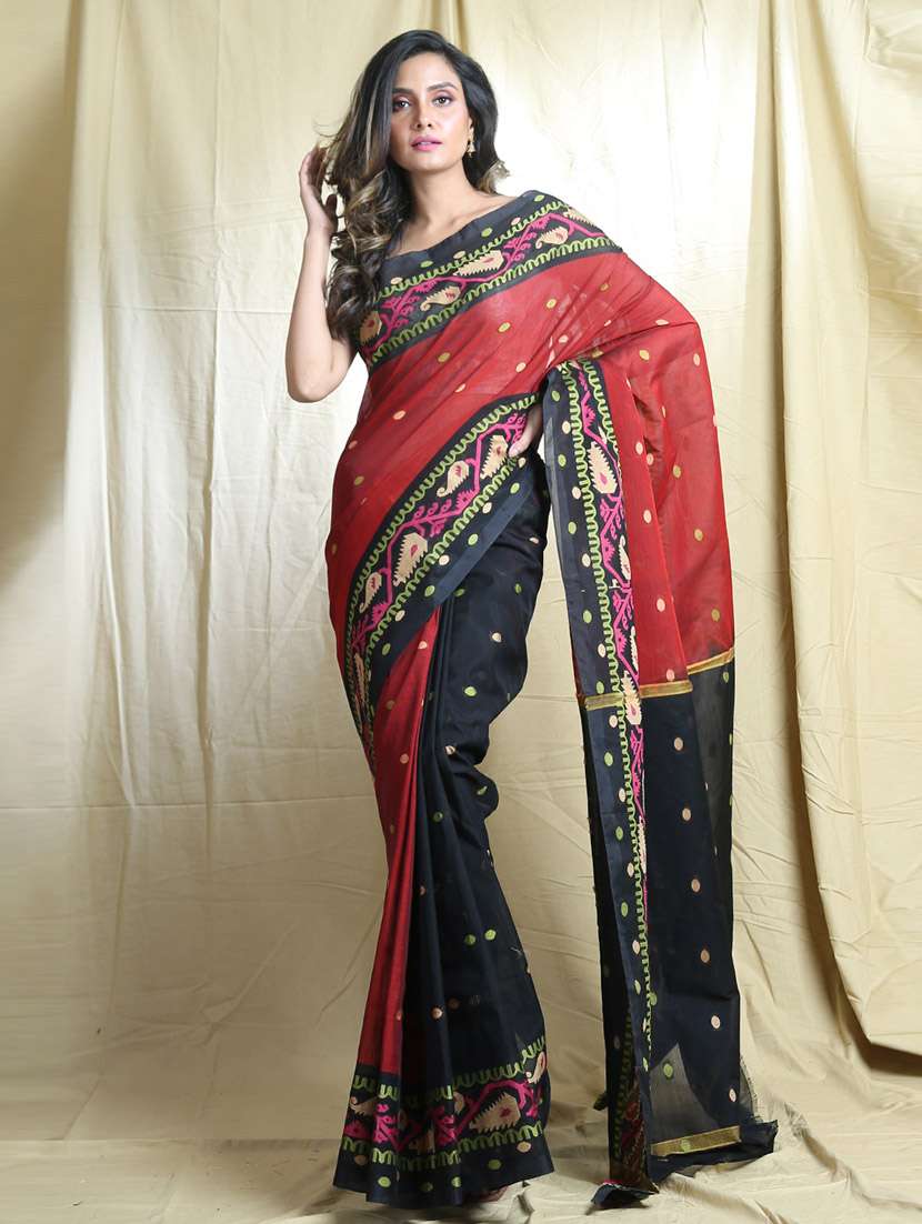 women self design handloom saree with blouse