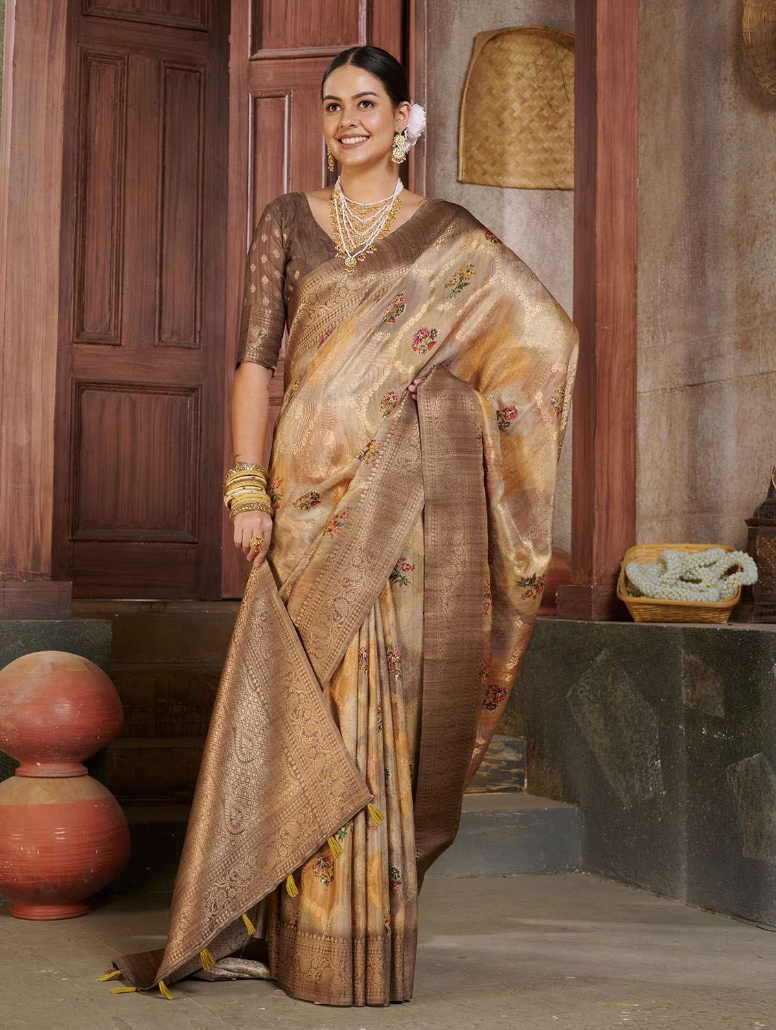 florals printed saree with blouse - 19885443 - Standard Image - 1