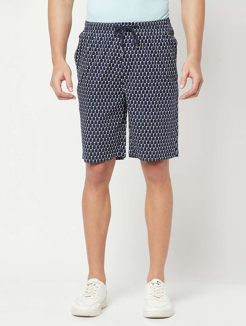 men printed mid rise regular fit bermuda shorts