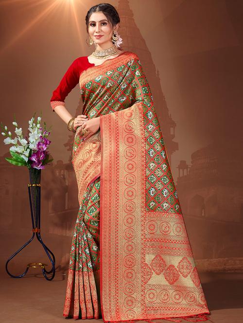 women's self design maroon colored saree with blouse - 19925474 - Standard Image - 0