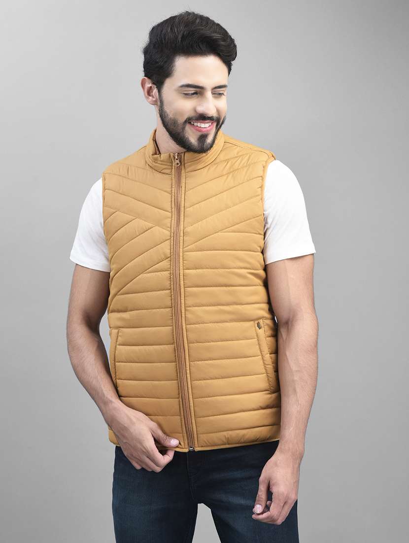 men solid sleeveless quilted jacket
