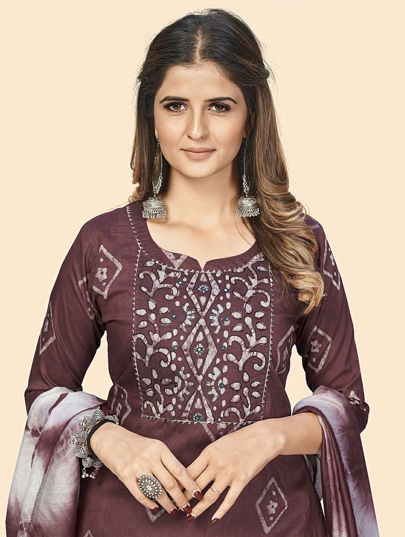 women batik printed three quarter sleeve kurta palazzo with dupatta set - 19938722 -  Standard Image - 4