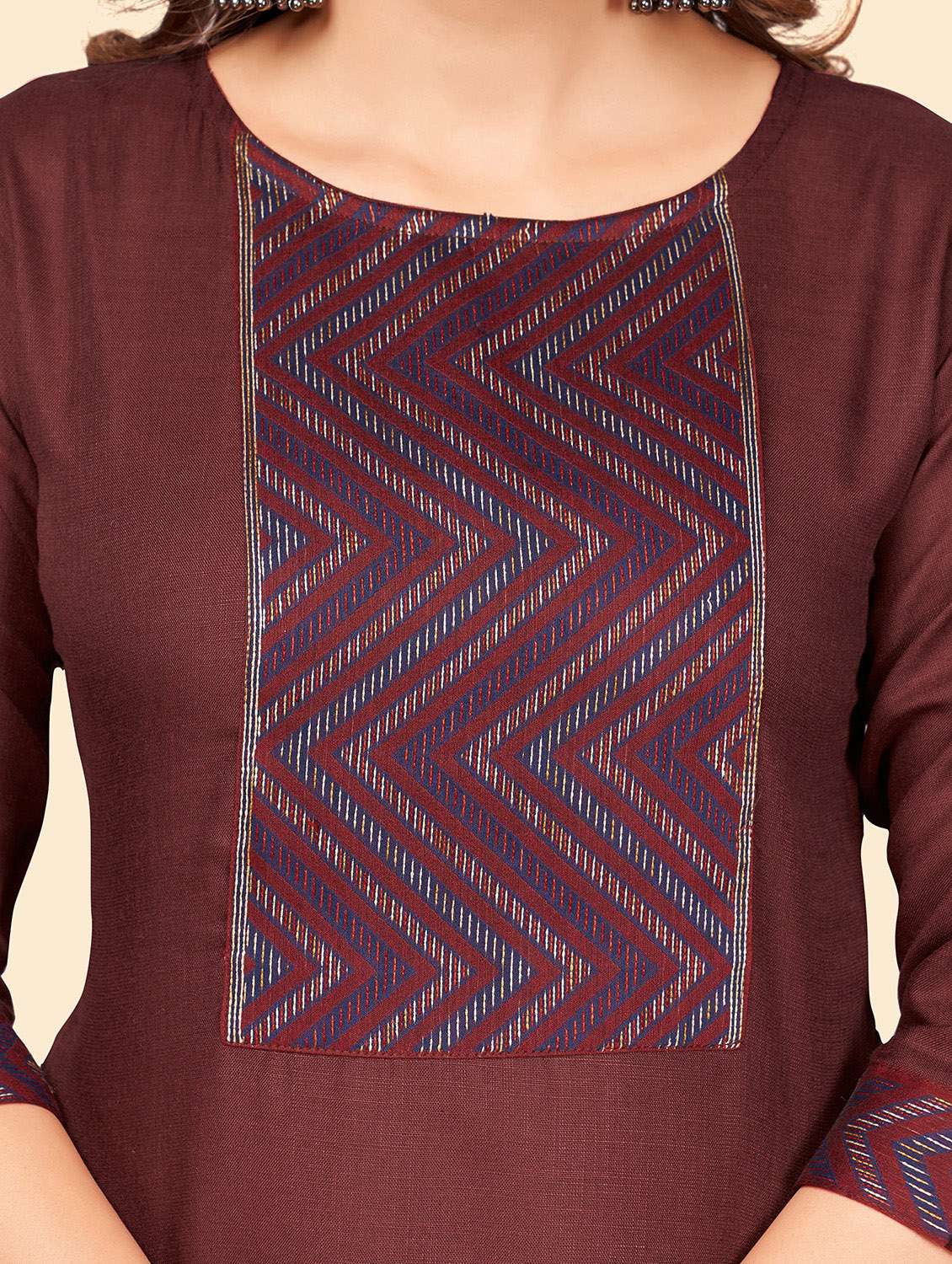 round neck printed suit set - 19938764 -  Standard Image - 4