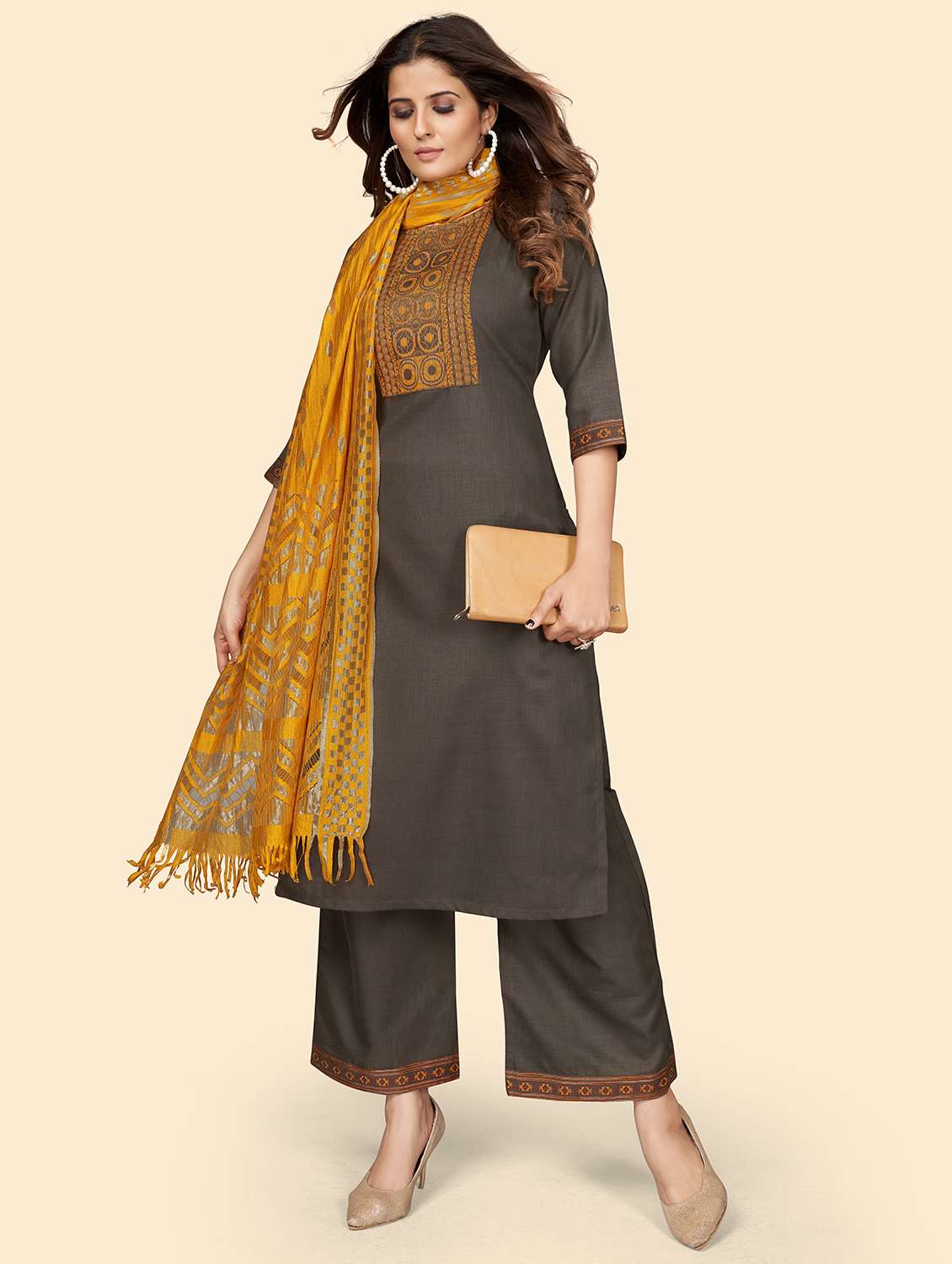 round printed neck suit set - 19938766 -  Standard Image - 1