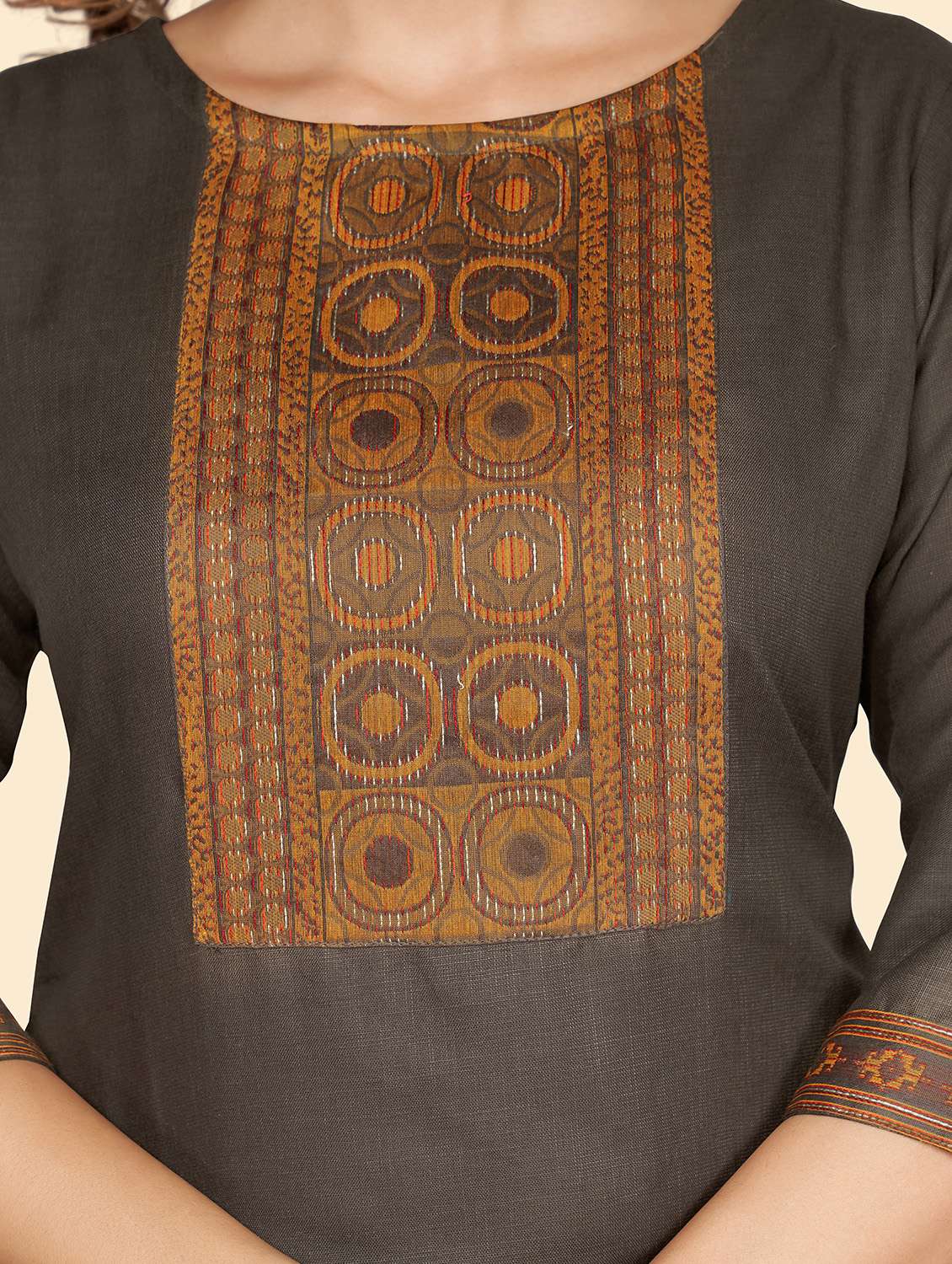 round printed neck suit set - 19938766 -  Standard Image - 4