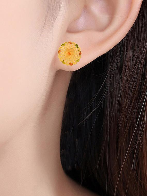 yellow brass studs flower earring - 19947165 -  Standard Image - 1
