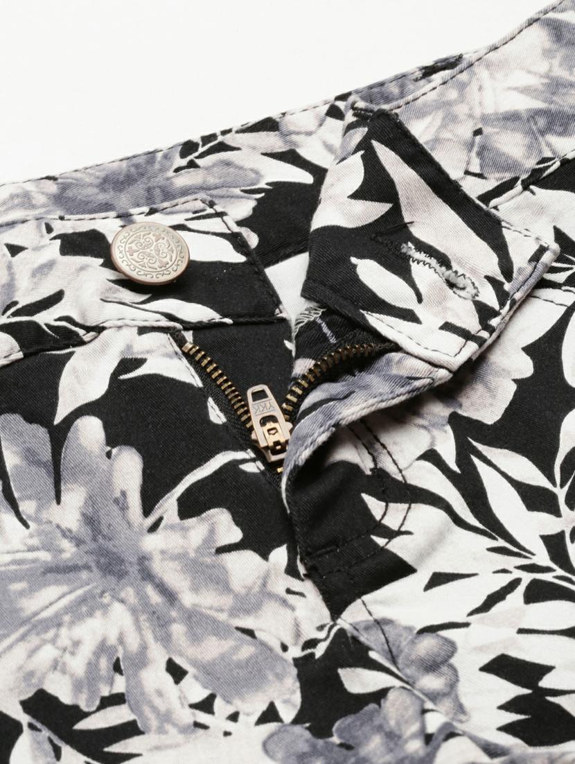 black printed hot pants short - 19947883 - Standard Image - 6