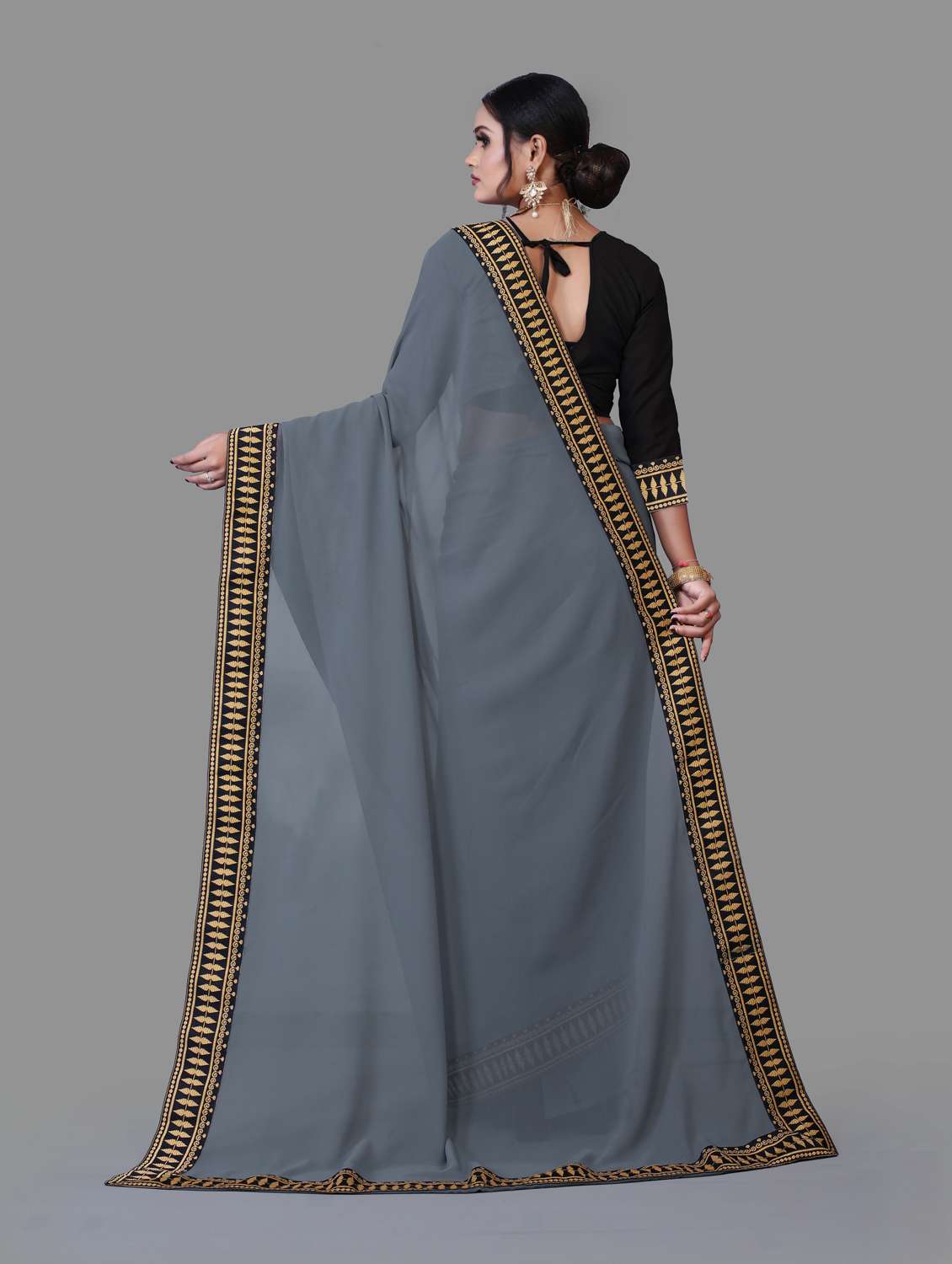 women solid with bordered saree with blouse - 19949803 -  Standard Image - 1