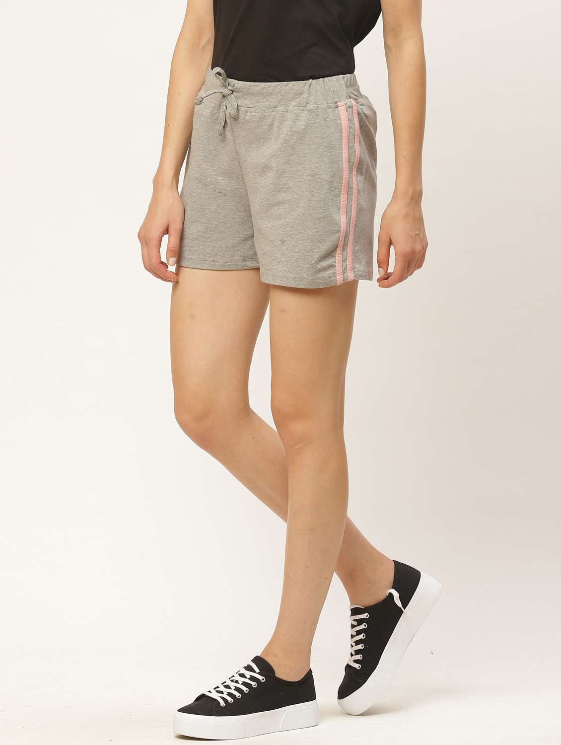 mid rise solid hotpants shorts - 19950619 -  Standard Image - 1