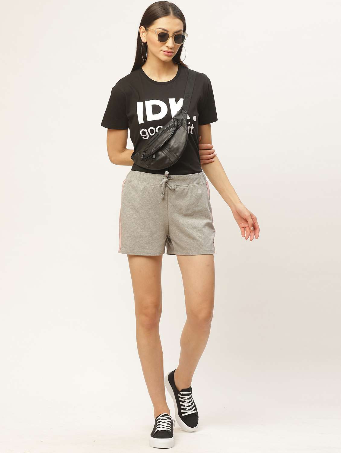 mid rise solid hotpants shorts - 19950619 -  Standard Image - 4