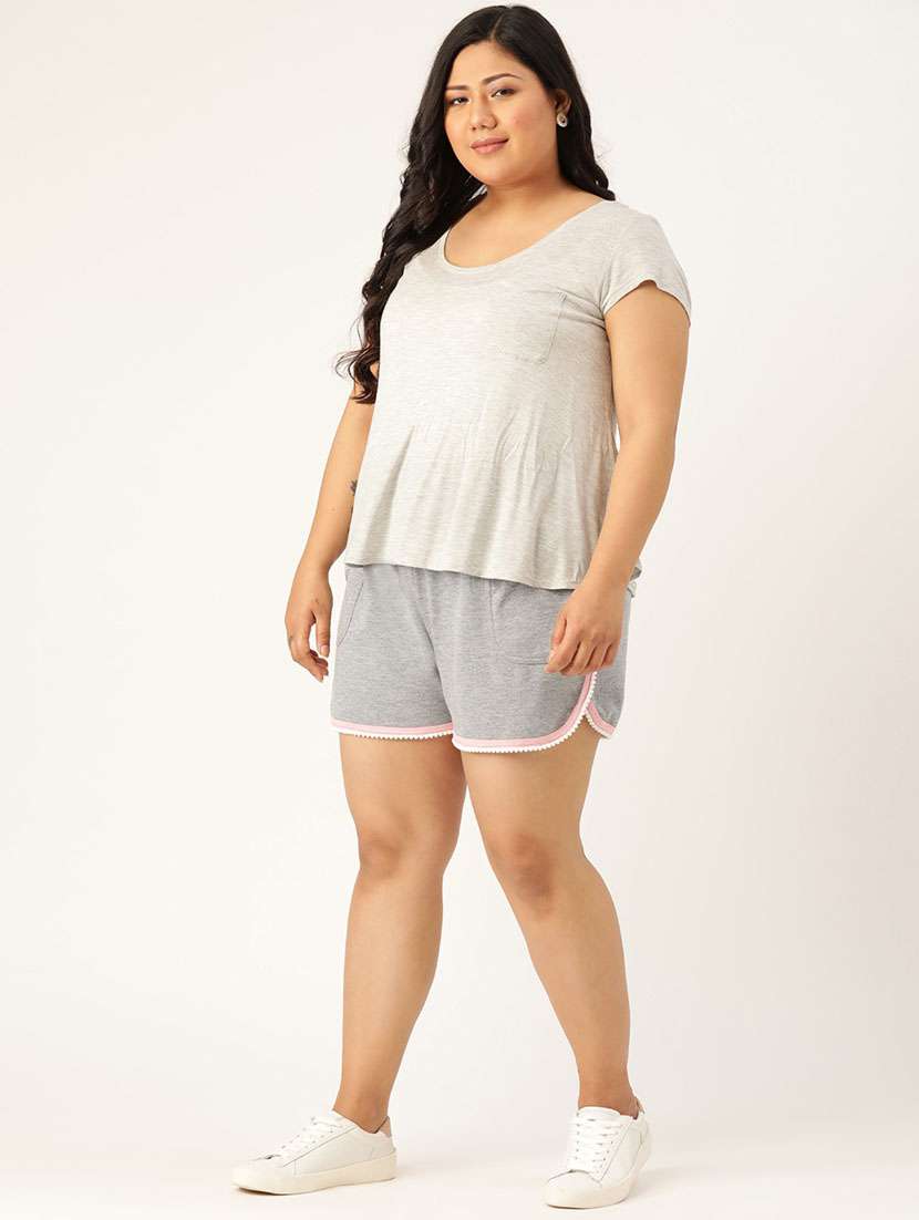 mid rise solid regular shorts - 19950717 -  Standard Image - 4
