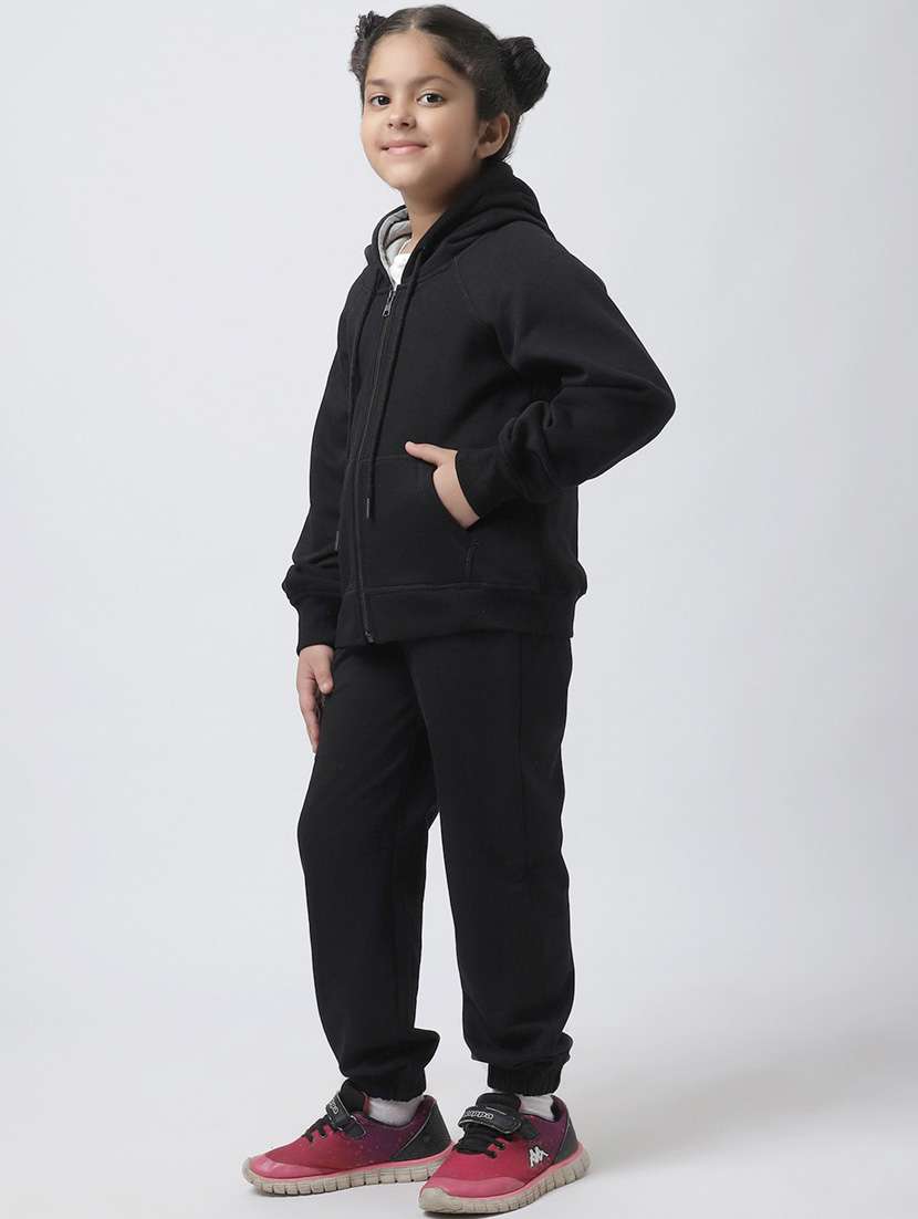 black solid sportswear - 19950907 -  Standard Image - 1