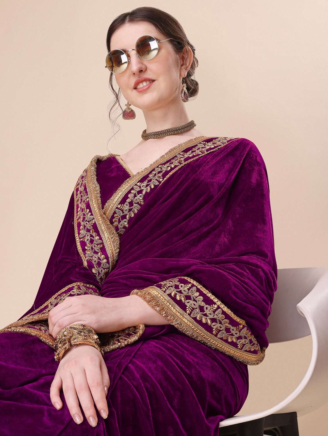 women's bordered royal blue colored saree - 19963426 -  Standard Image - 4