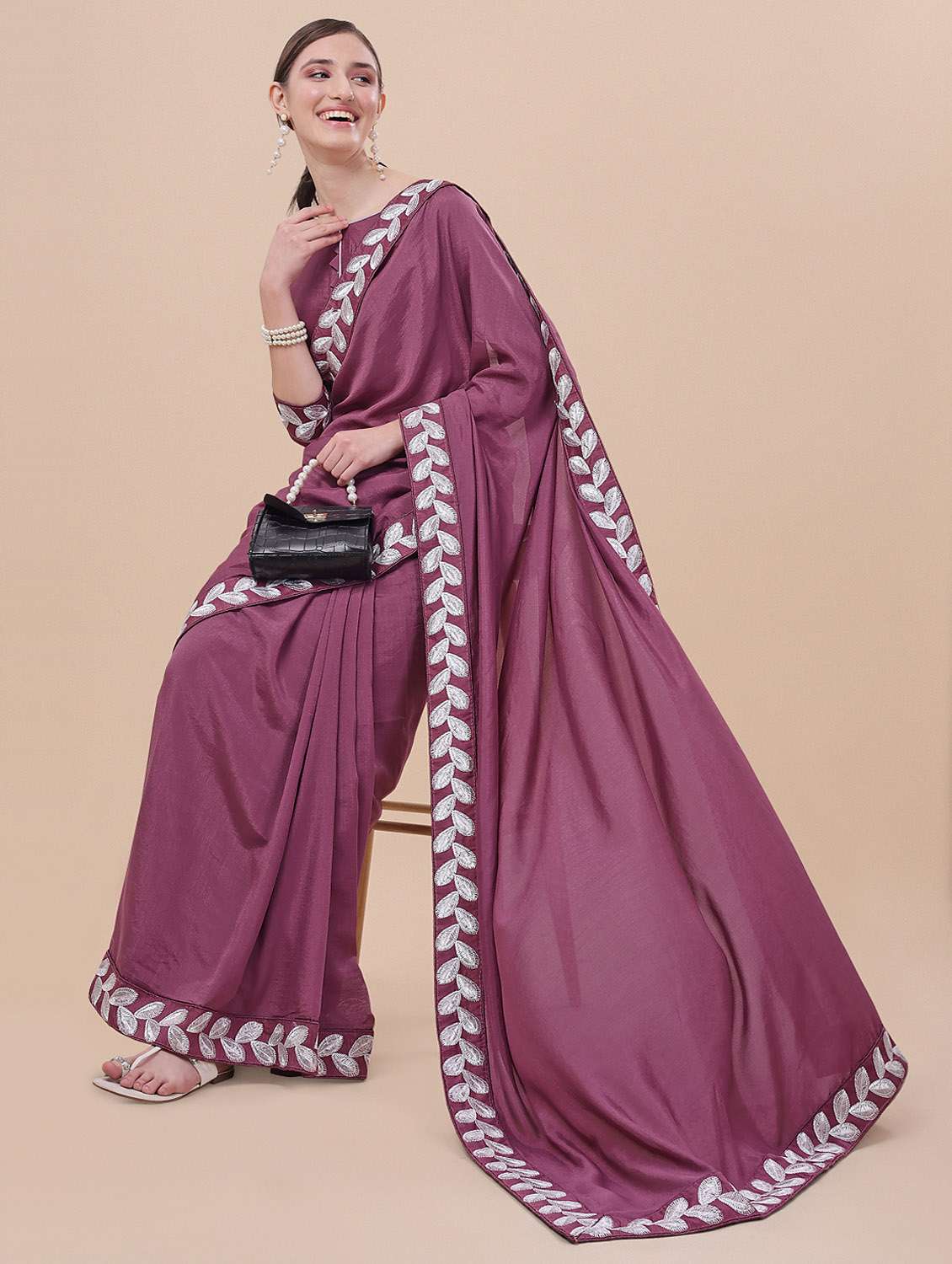 women's bordered royal blue colored saree - 19963523 -  Standard Image - 4