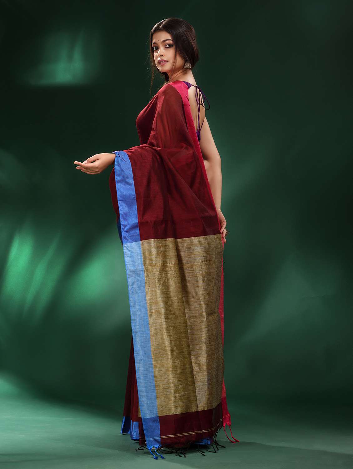 maroon woven saree with blouse - 19993594 -  Standard Image - 1