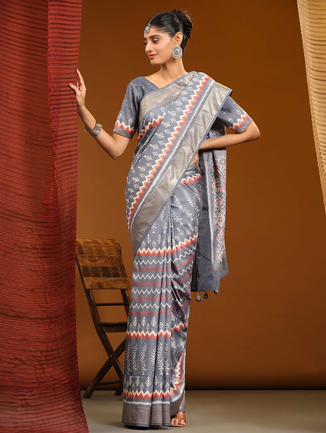 women's self design grey colored saree with blouse - 20007415 -  Zoom Image - 0