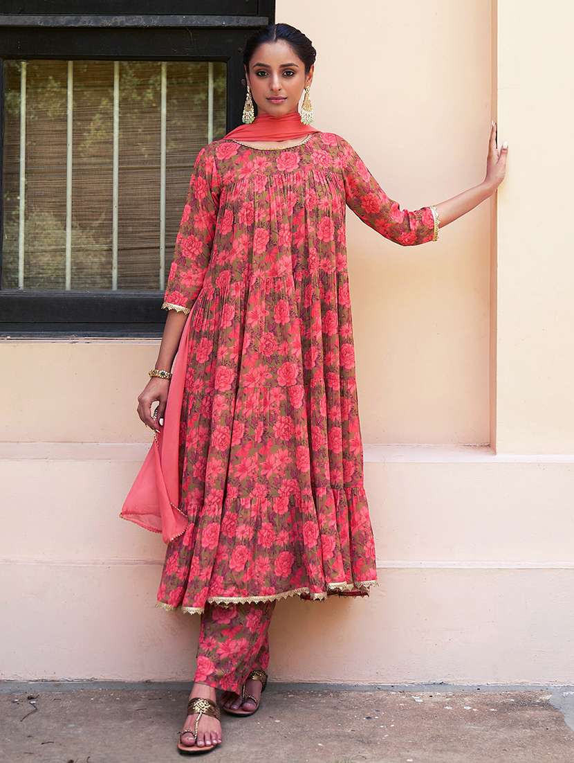 women pink floral kurta palazzo set with dupatta