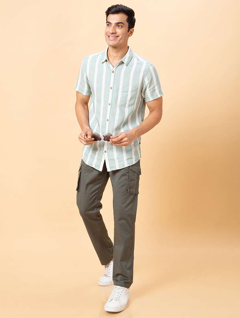 globus men olive mid-rise slim fit pure cotton cargo trousers - 20023853 -  Standard Image - 4