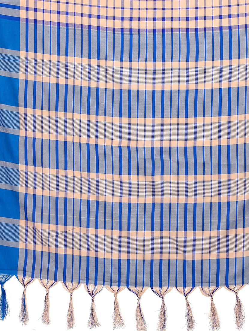 blue cotton blend handloom saree with blouse - 20039301 - Standard Image - 4