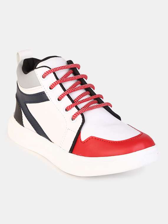 white leatherette sneaker