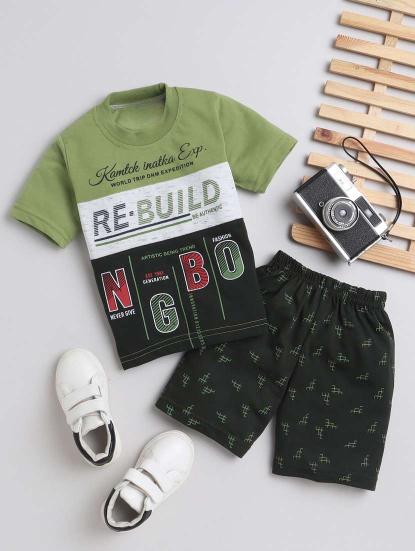boys round neck printed shorts set