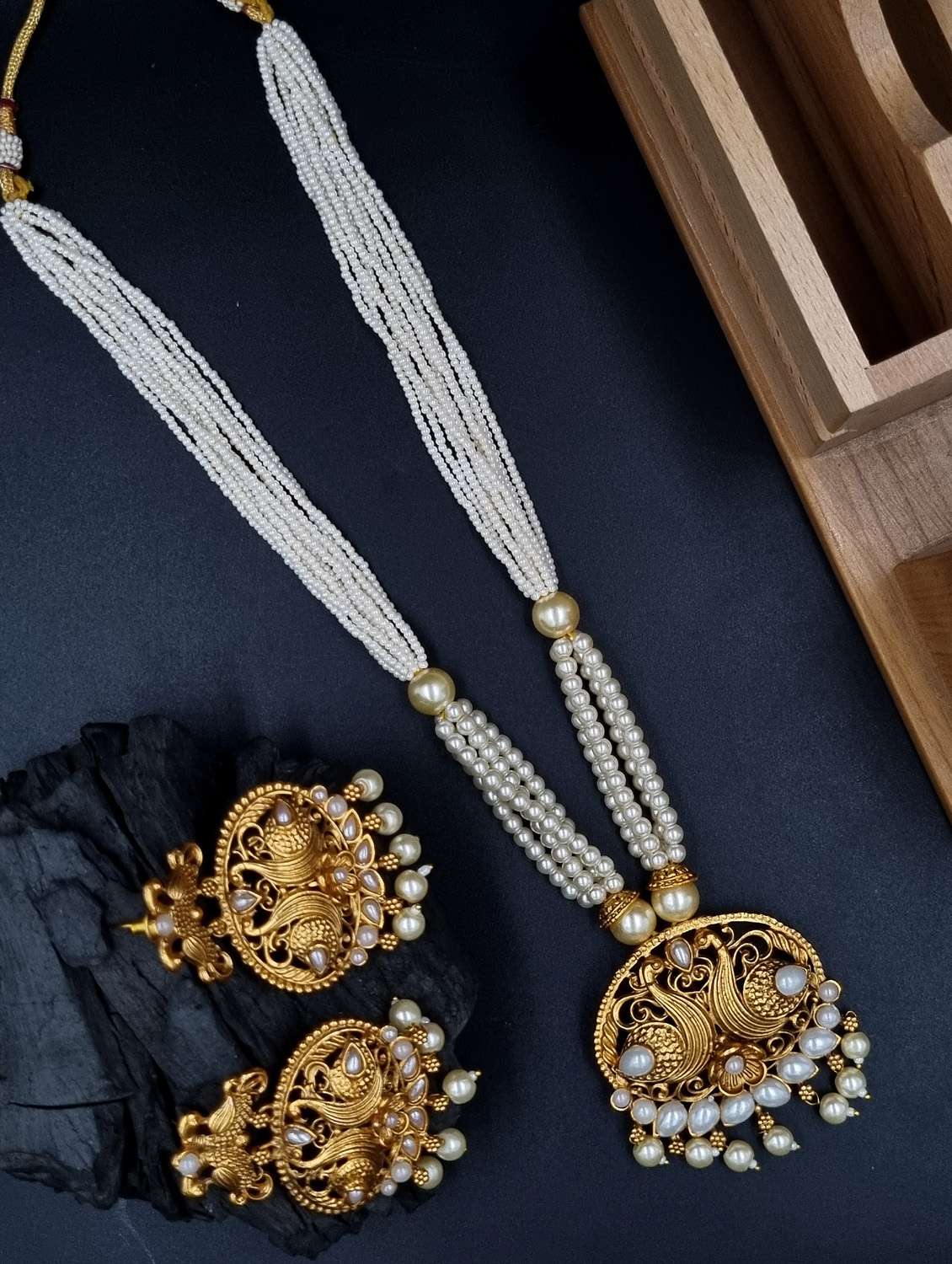 gold plated kundan long necklace set - 20072609 - Standard Image - 1