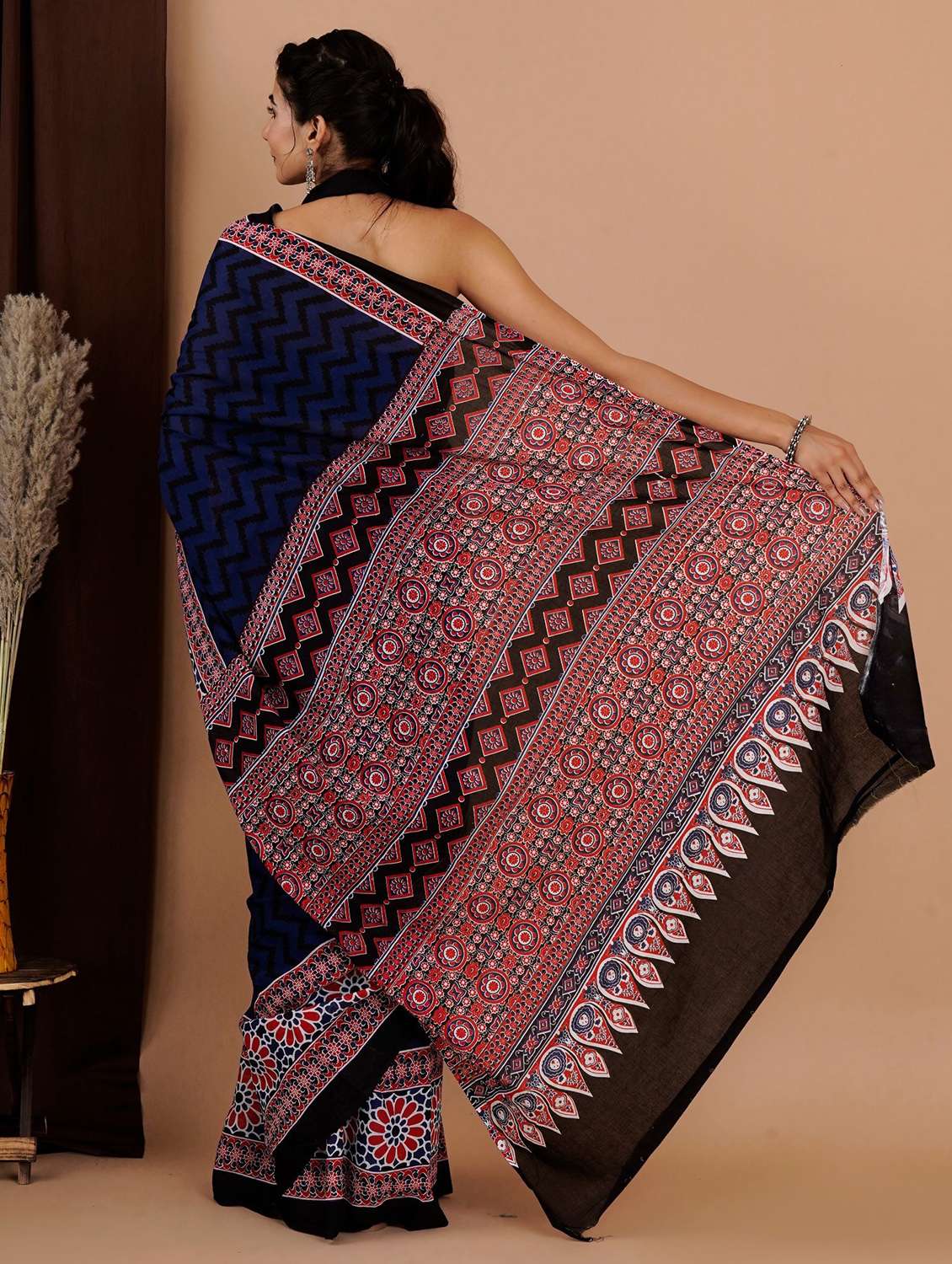 printed saree with blouse piece - 20078202 - Standard Image - 1