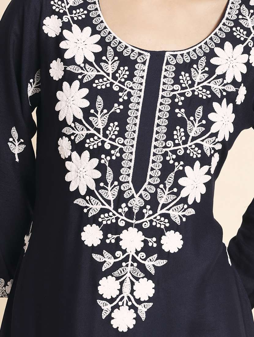 blue embroidered straight kurti - 20164000 -  Standard Image - 4