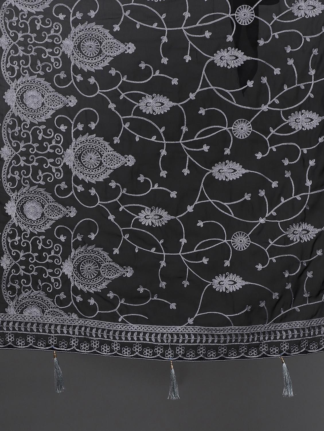 black self design embroidered saree with blouse - 20183867 - Standard Image - 4