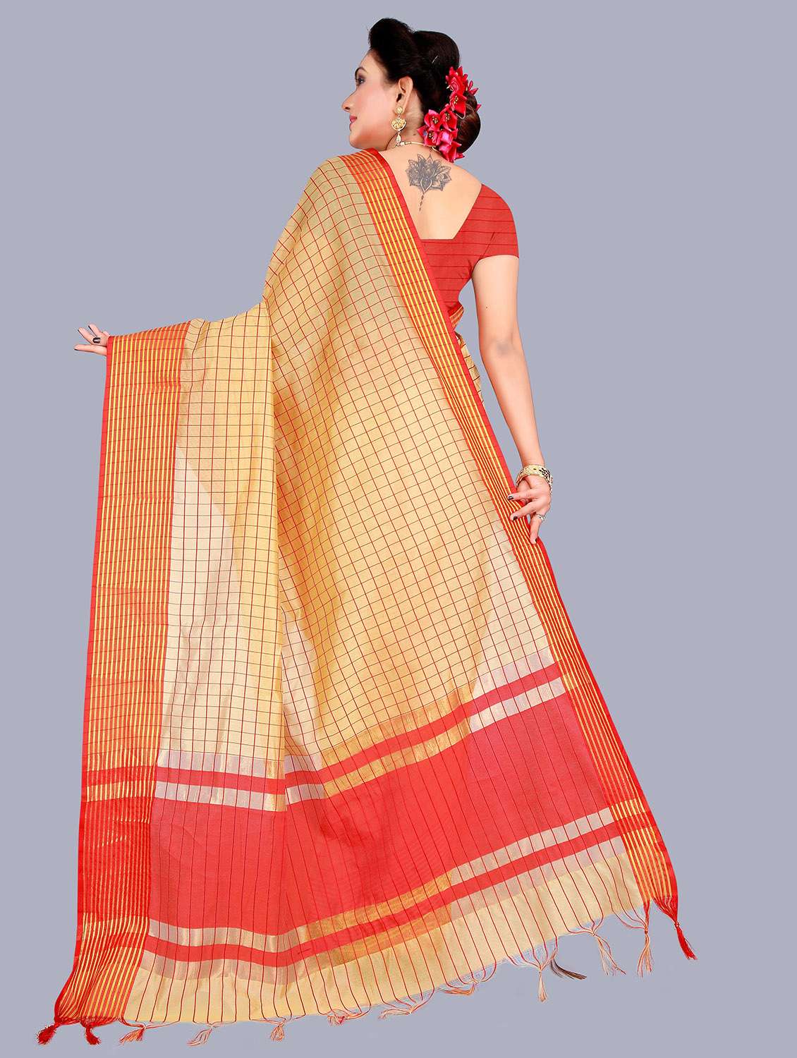 cream checkered woven saree with blouse - 20184295 - Standard Image - 1