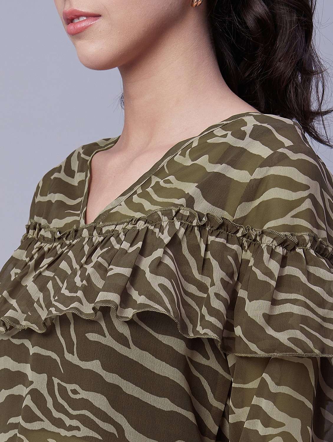 women pinted v neck layered detailed top - 20189298 - Standard Image - 4