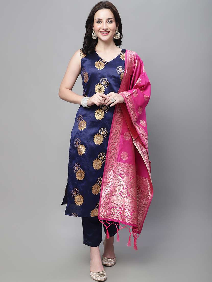 women self design sleeveless kurta pant with dupatta set