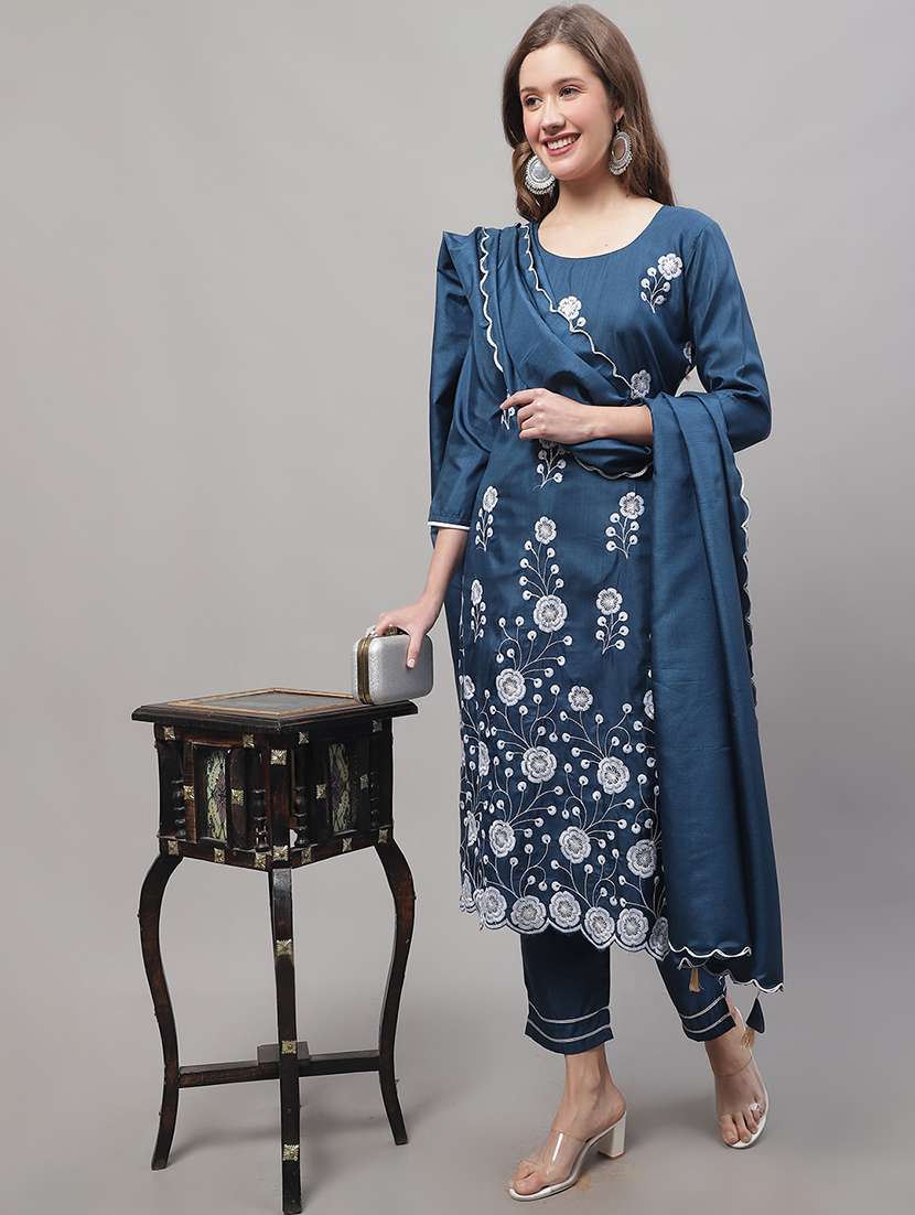 Women Three Quarter Sleeve Kurta Pant With Dupatta Set