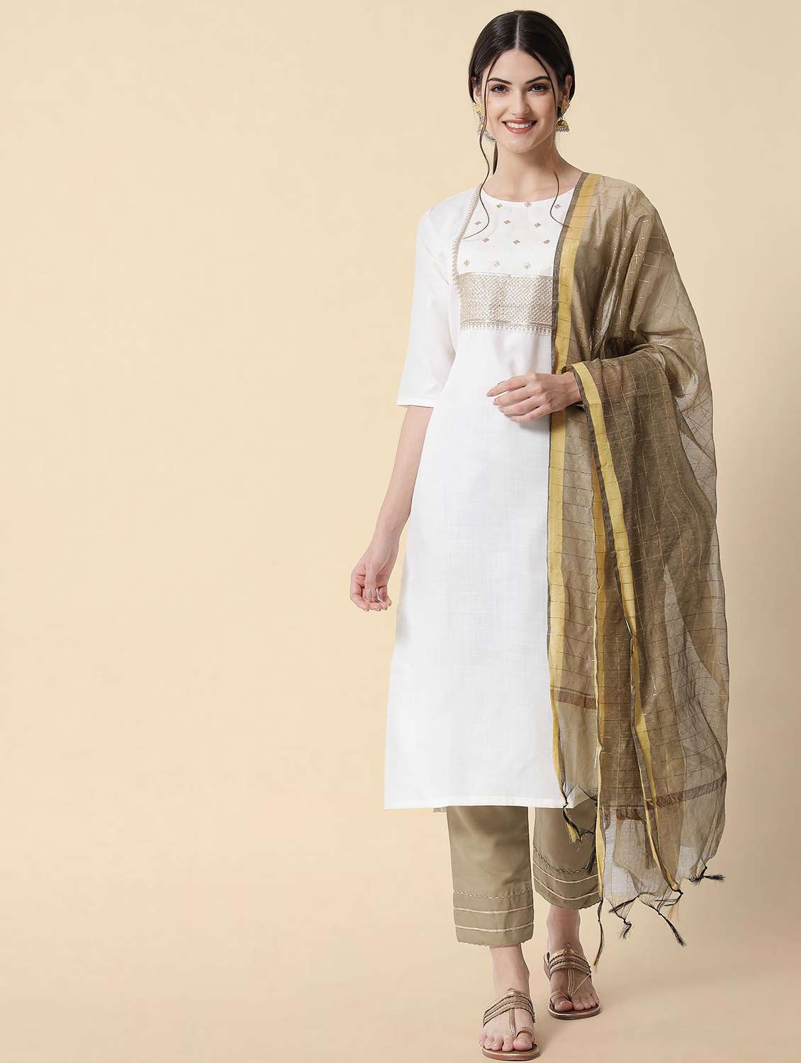 white round neck kurta pant set with dupatta