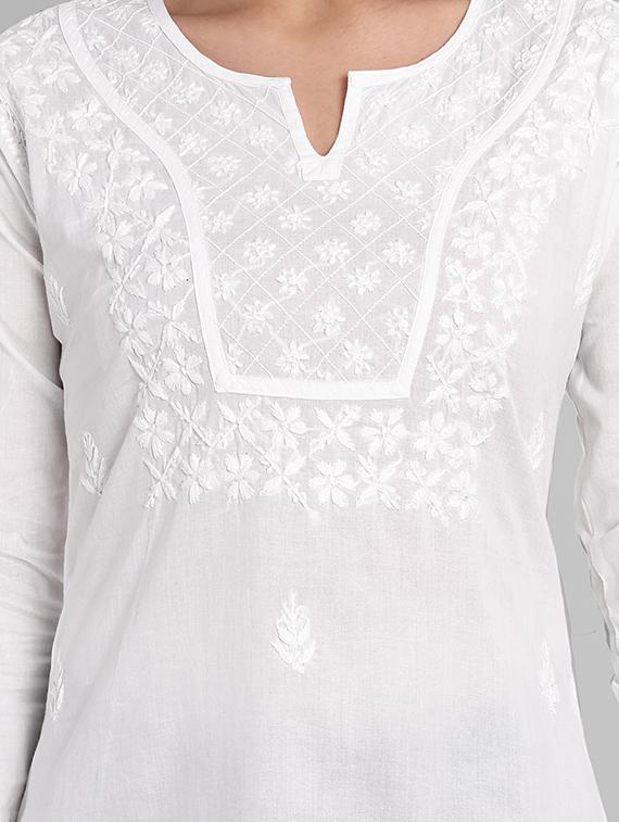 women notch neck chikankari kurti - 20198441 - Standard Image - 4