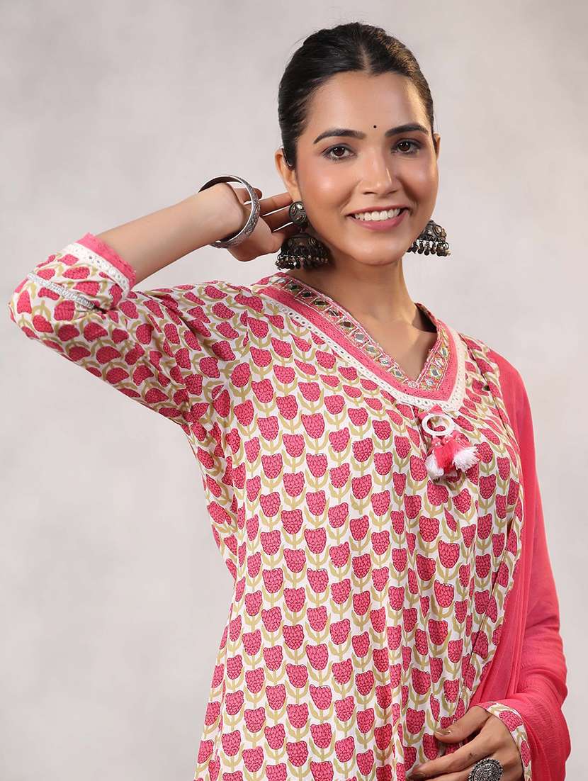 women pink dhoti kurta set with dupatta - 20205534 -  Standard Image - 4