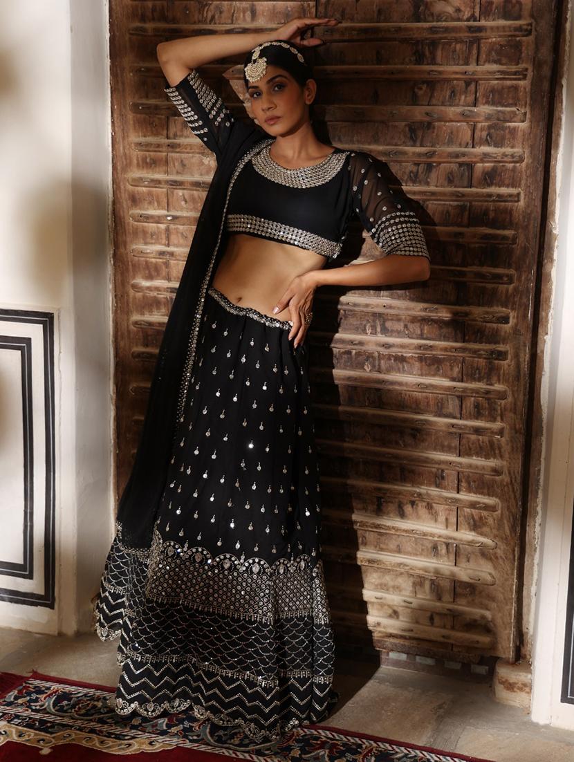 black colored flared lehenga - 20214761 - Standard Image - 4