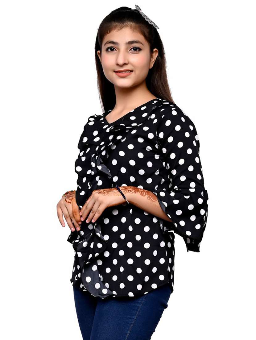 girls v-neck top - 20220104 -  Standard Image - 1