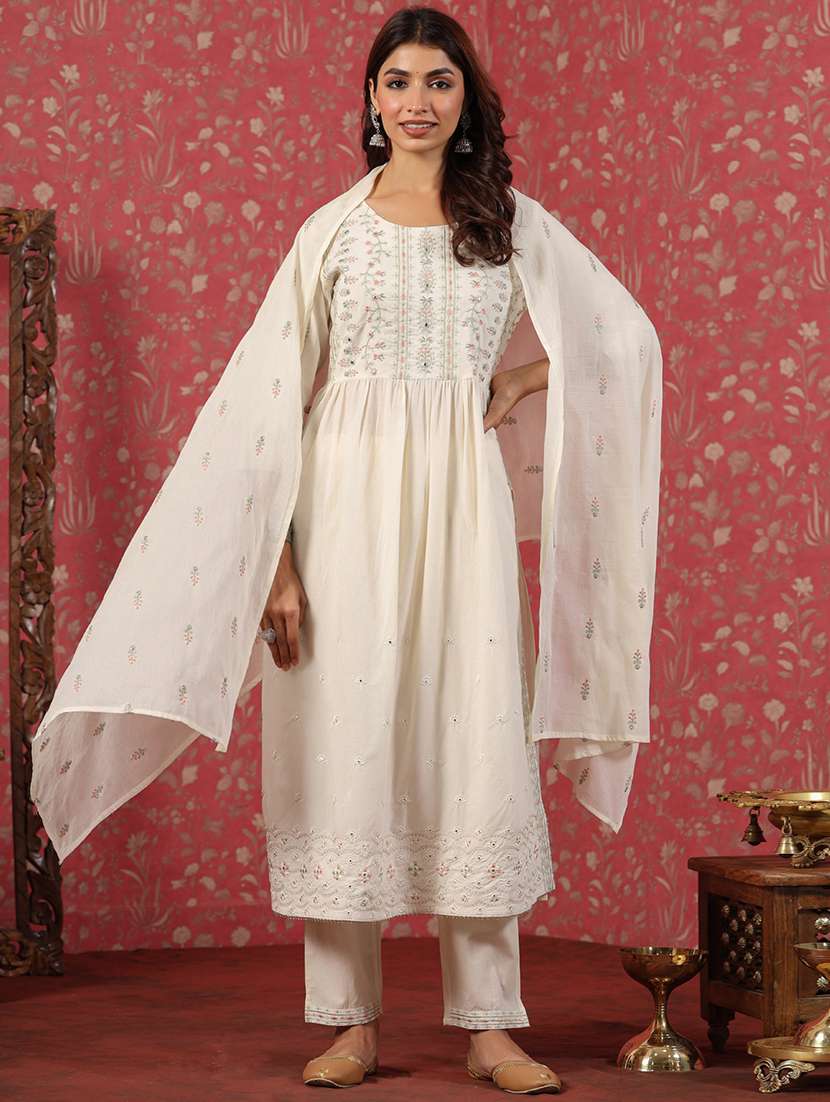 off-white round neck kurta pant set with dupatta
