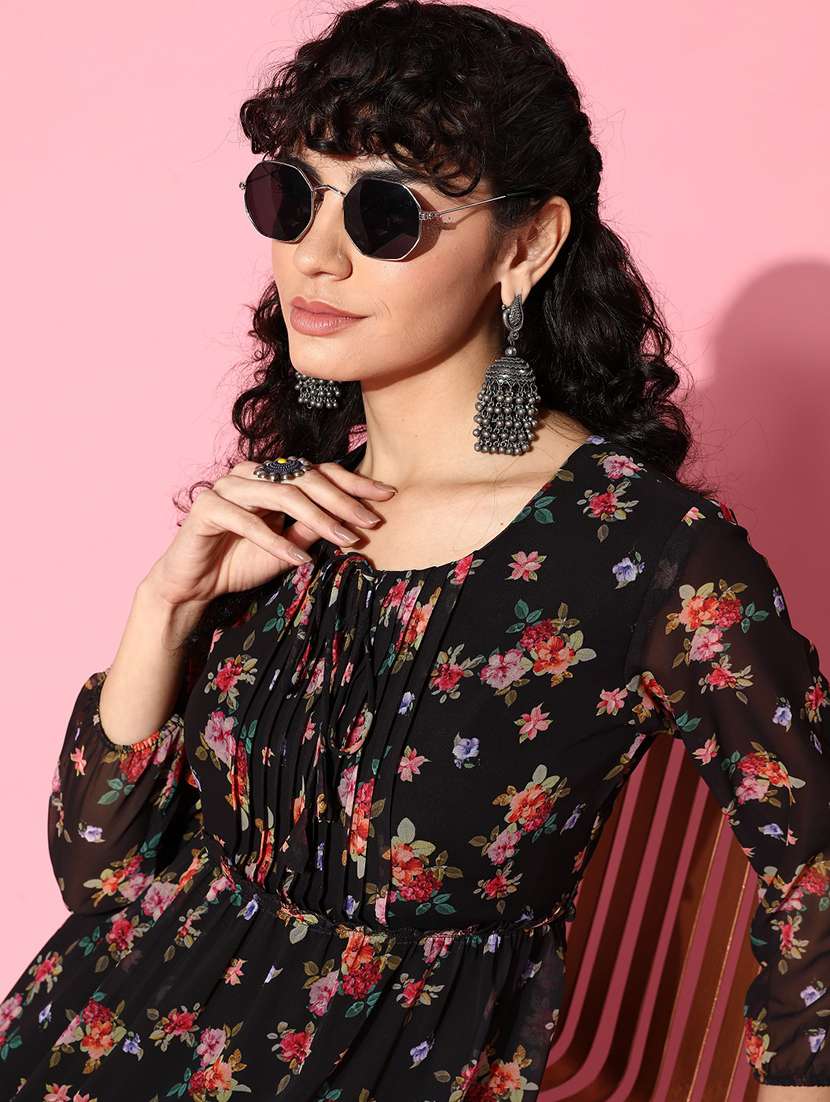 black florals printed round neck dress - 20225509 -  Standard Image - 4